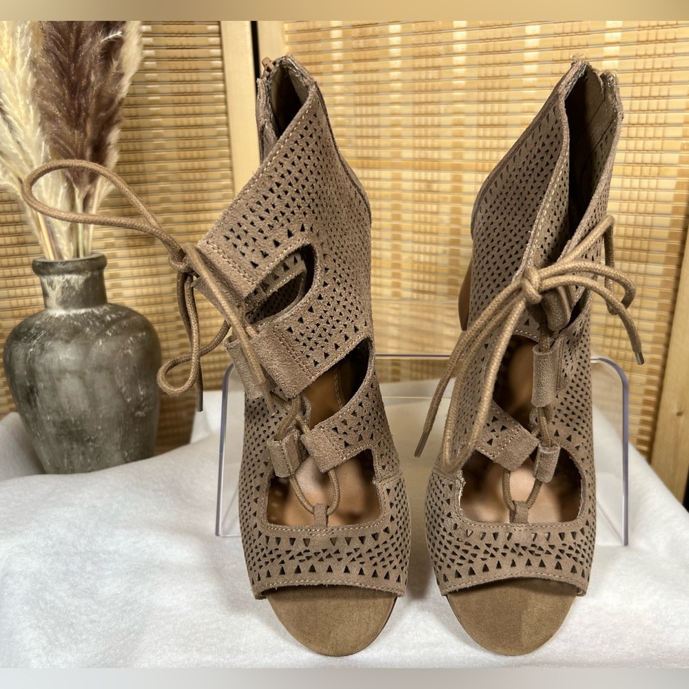 Crown Vintage “Eralicia” Bootie, Size 9